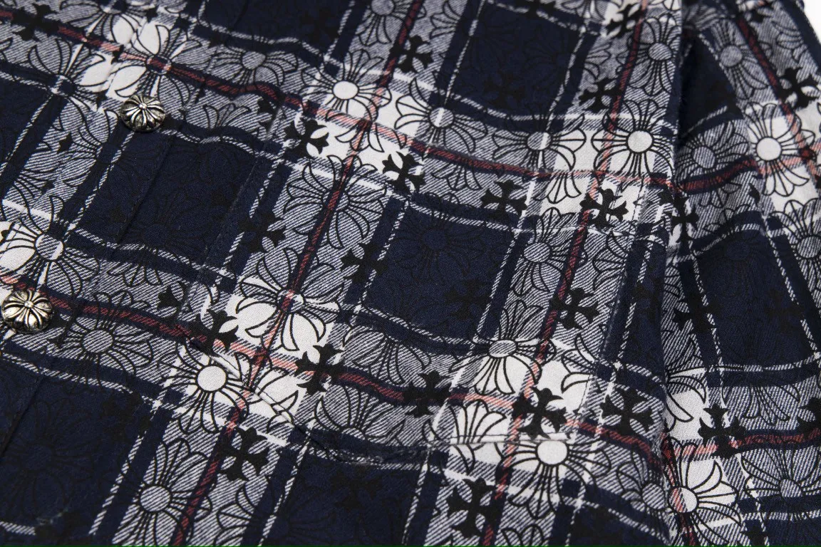 🅿️260 Chrome Hearts classic cashew flower cross all-over printed jacquard long-sleeved top couple casual shirt 1️⃣Customized original jacquard fabric, high-quality pure cotton jacquard plaid fabric, soft and comfortable to the touch, a very high-quality fabric! 2️⃣The details of the workmanship are perfectly controlled. The lining is made of vest hemming, and the cuffs are made of double cross leather labels. It is different from the ordinary version. The collar is also designed with interlining, which shows high-end fashion and personality. The style is fashionable, simple and elegant, and it is a very versatile jacket! 4⃣️Complete accessories, all customized with original versions! Same style for men and women Color: Cashew Purple Sizes: S, M, L, XL